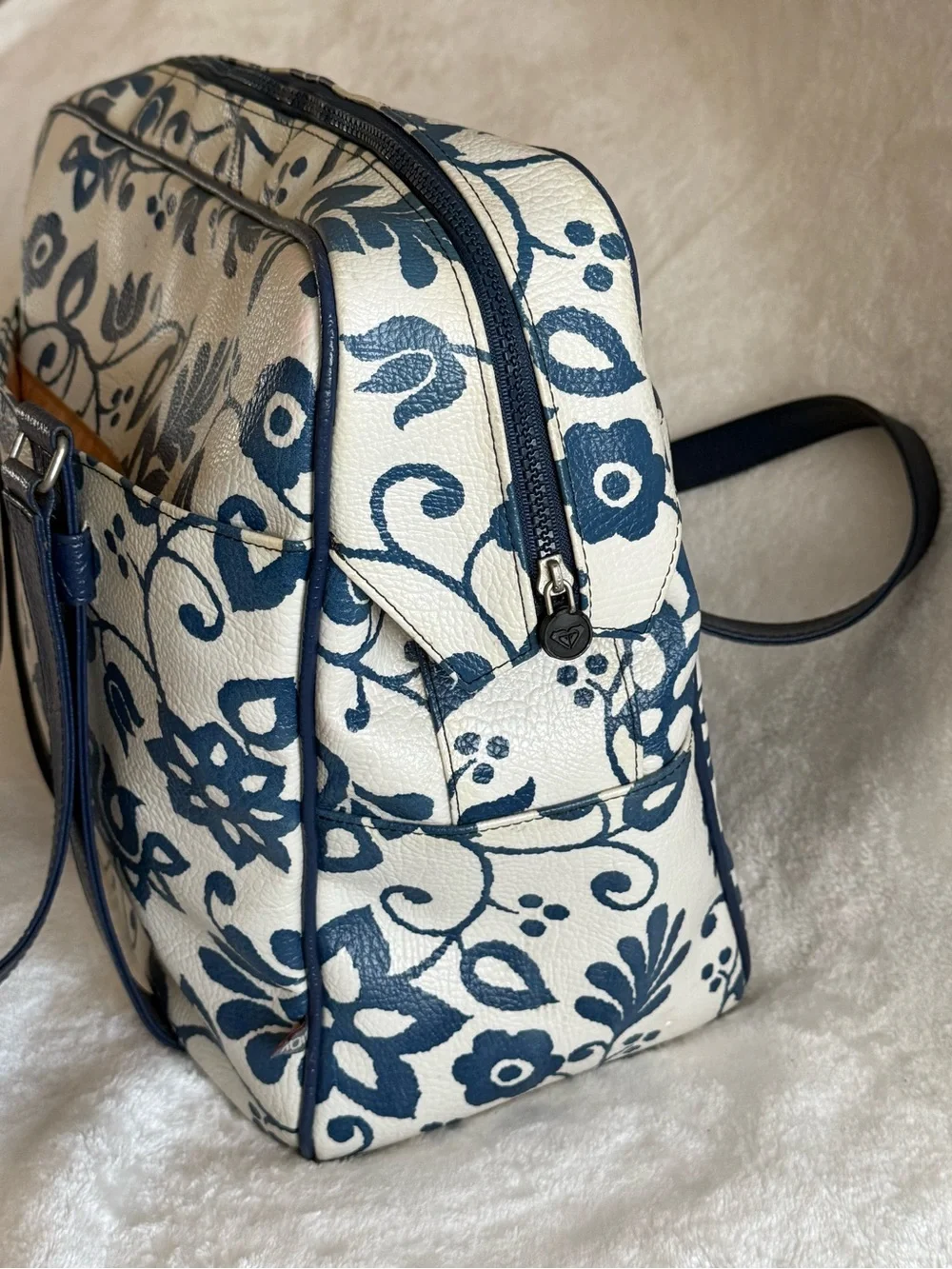 Vintage Roxy Cream and Navy Floral Travel Bag